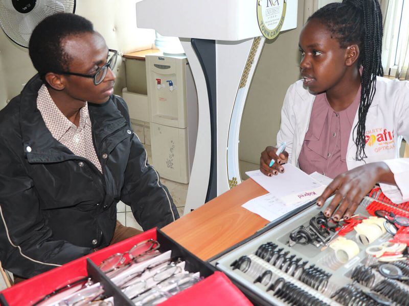 Students-at-Health-and-Wellness-Optic-Test